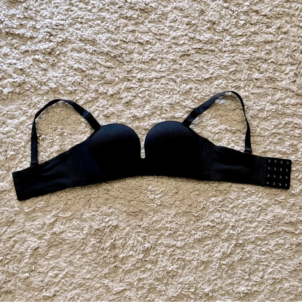 Sleek Black Bra 🥥 - Picture 1 of 3